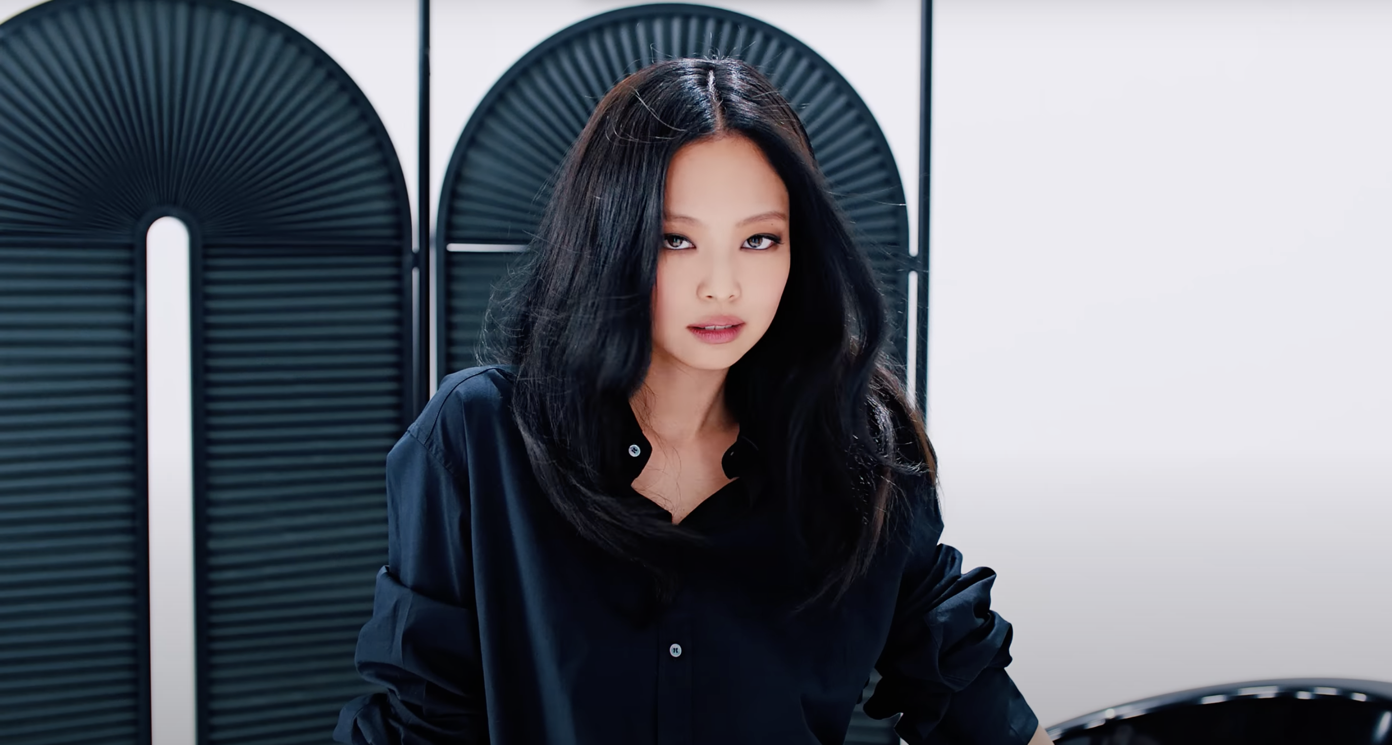Minima Moralia room divider in Blackpink music video for Shut Down